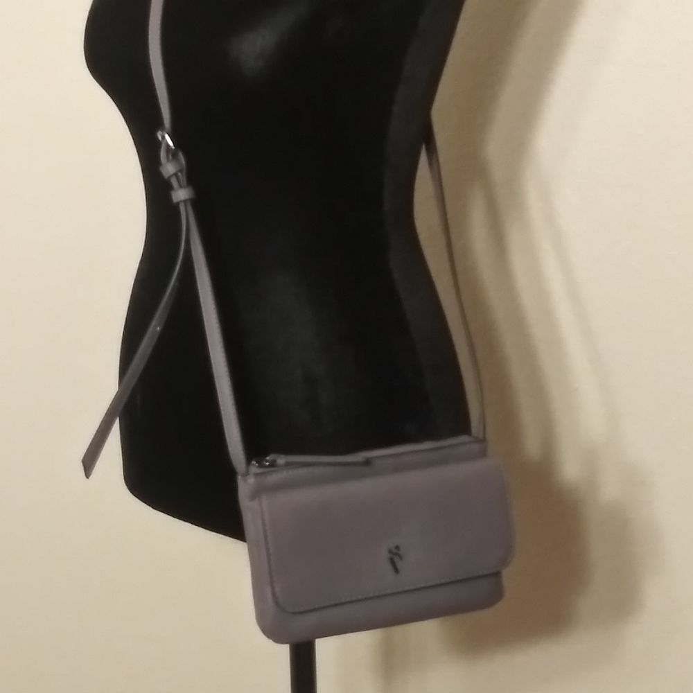 Like New Simply Vera Mini Crossbody - Picture 1 of 7